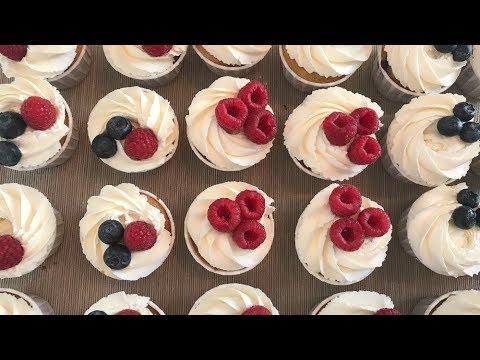 Видео: Как приготовить ВКУСНЫЕ КАПКЕЙКИ / Cюрприз от Саши