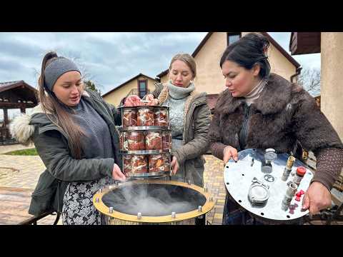 Видео: Домашняя Тушенка в Стеклянных Банках! Этого хватит на целый год