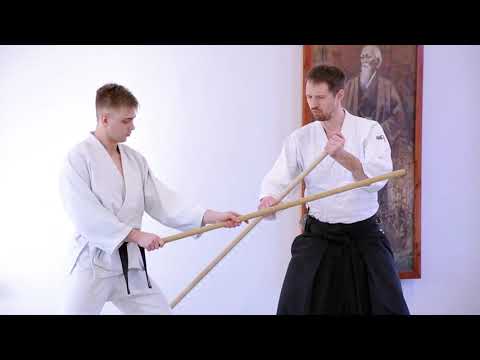 Видео: Айкидо. Как делать: парные с палкой. ДЗЕ авасэ #3