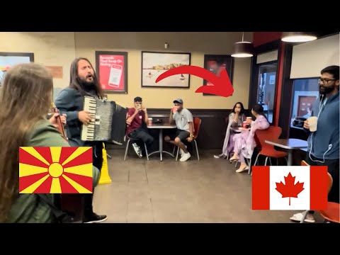 Видео: 🇲🇰Македонска песна - Македонско девојче - Јанко и неговиот колумбиски бенд во Канада