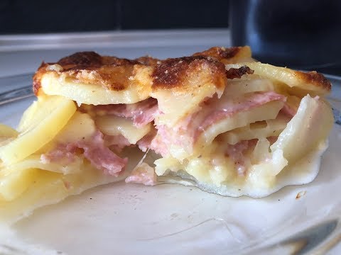 Видео: КАРТОФЕЛЬНАЯ ЗАПЕКАНКА С СОУСОМ БЕШАМЕЛЬ ВЕТЧИНОЙ И СЫРОМ