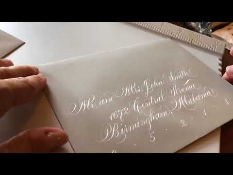 Видео: Свадебная конвертация каллиграфии - Copperplate и современный сценарий Сюзанны Каннингем