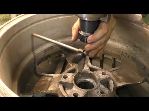 Видео: Расточка колесных дисков