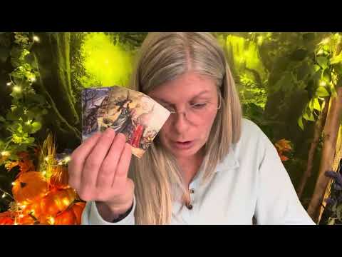 Видео: Божественная Мужественность молится о силе, в то время как Божественная Женственность спокойно см...