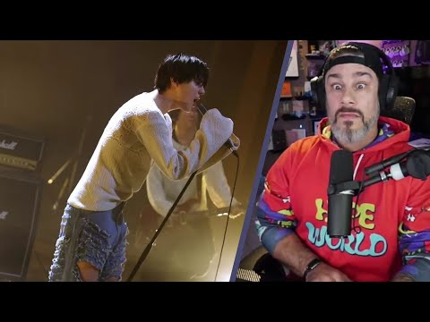 Видео: Реакция режиссера – WOODZ – «Drowning» (Live)