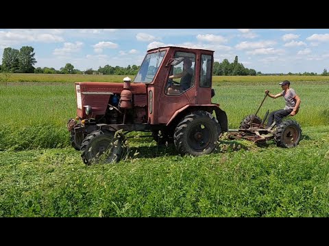 Видео: Косим, сіно  кіною косаркою саморобним трактором на базі Т 25!