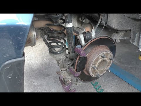 Видео: Замена задних тормозных колодок на Honda Civic 1,8 Хонда Цивик 2008