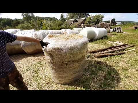 Видео: Упаковка соломы в рулонах