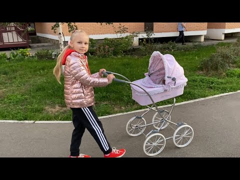 Видео: У Алисы новый малыш ЛЕНИВЕЦ ТЁМА !!! Идём на прогулку с коляской!