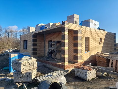 Видео: Строительство коттеджа из облицовочного кирпича и газобетона. Основные моменты