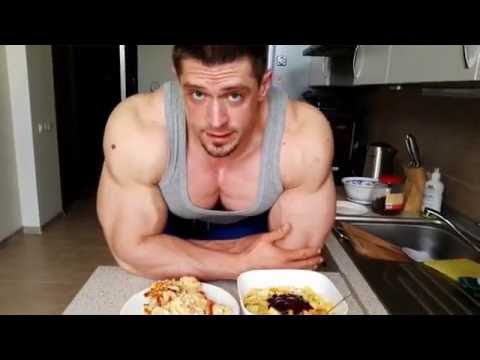 Видео: Завтрак чемпионов. Что едят с утра супертяжи?