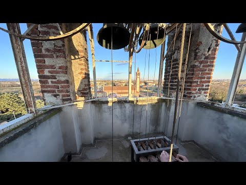 Видео: Италия [4K] Звон колоколов в Понтевеккьо во время рождественского заката