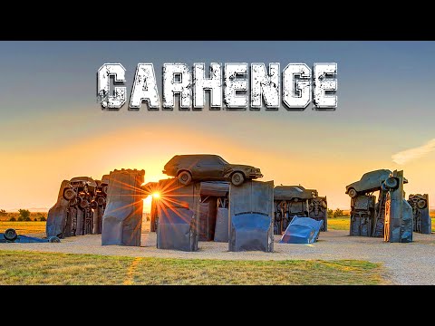 Видео: CARHENGE: автомобильная копия Стоунхенджа в США.