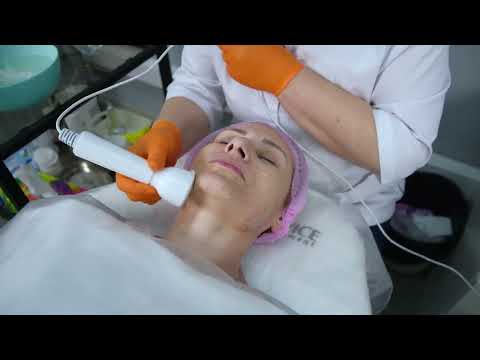 Видео: Мікроструми чи RF-ліфтинг: що краще?