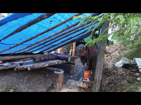 Видео: Готовлюсь к зиме в лесу. Пришёл новый зверь. Делаю мясо в казане.