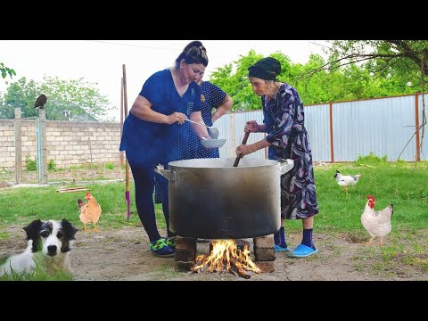 Видео: БАБУШКА ГОТОВИТ ТРАДИЦИОННУЮ ДОВГУ НА КОСТРЕ