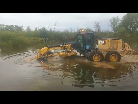 Видео: Обзор панели управления грейдера Caterpillar 150 AWD