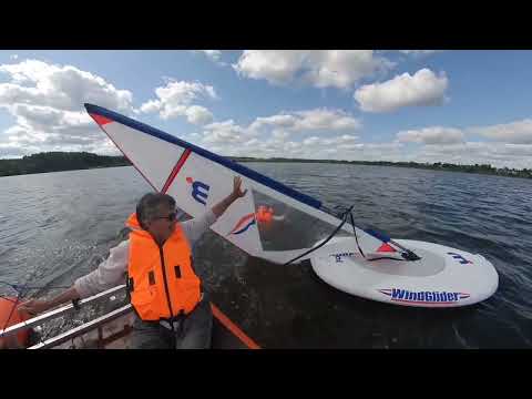 Видео: Парусный катамаран MobySail K35 vs Виндглайдер Mistral. Пляжные игры под парусами.
