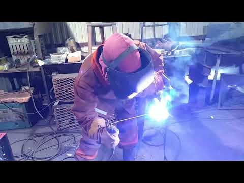 Видео: Сварка трубы 57*6 КСС неповоротный