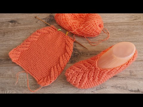 Видео: Коралловые кружевные следки спицами | Lace slippers knitting pattern