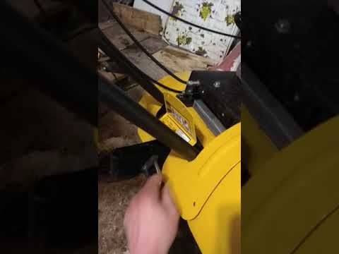 Видео: Замена ремней на мотокультиваторе TEXAS Hobby 600TGR.Масло лучше тоже слить,может вытечь в глушитель