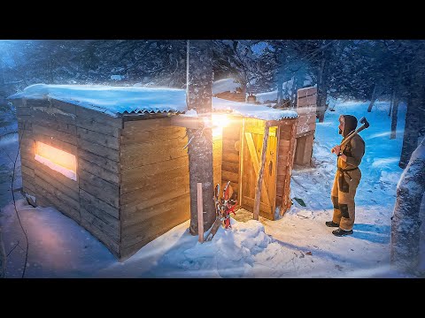 Видео: ЗЕМЛЯНКА - Новые гости | ЛЕСНОЙ ДОМ в ЗИМНЕМ ЛЕСУ | Сделал СТАВНИ на окно | ЛЕСНАЯ КУХНЯ