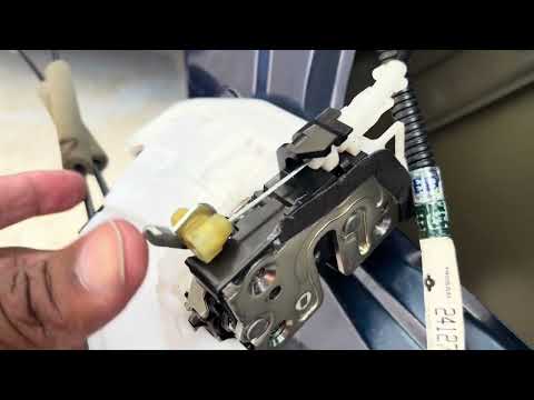 Видео: Ремонт и регулировка привода дверного замка Nissan Altima 2019–2024 годов выпуска БЕСПЛАТНО