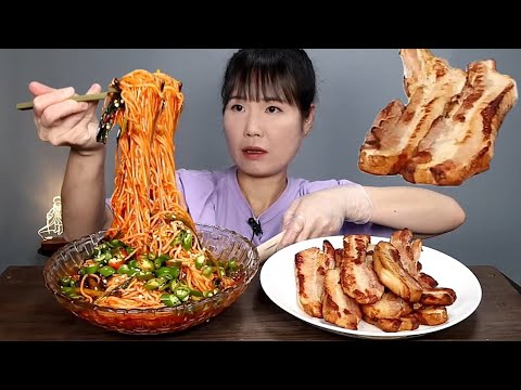 Видео: Скучная, пряная лапша, кимчи, свинина живота, мукбанг