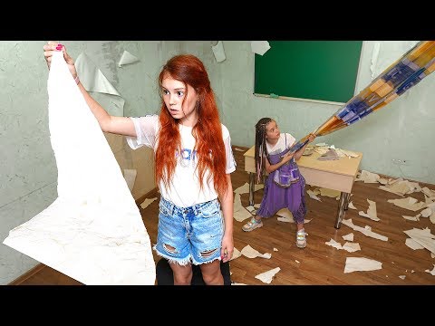 Видео: УСТРОИЛИ ПОГРОМ В КЛАССЕ!!!