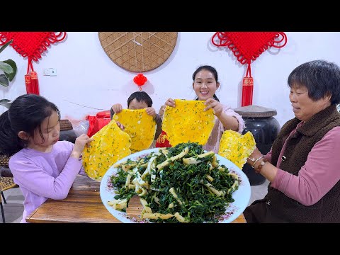 Видео: Тарелка диких овощей и яичный блинчик, семья вкусно поела