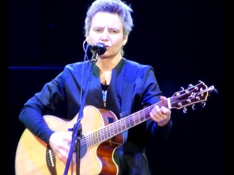 Видео: Сурганова и оркестр - "Про сбычу мечт", "Звучи, гитара"