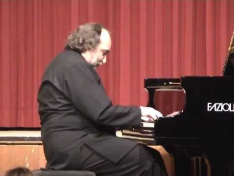 Видео: Mussorgsky-Mikhail Arkadev Картинки с выставки играет М.Аркадьев.mpg