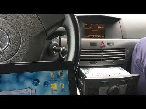Видео: Отшиваем старую магнитолу и пришиваем другую OPEL ASTRA H CD30MP3