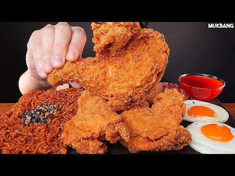 Видео: жареный цыпленок и острая лапша, колбаса FRIED CHICKEN 🍗 FIRE NOODLES & SAUSAGE EATING ASMR MUKBANG