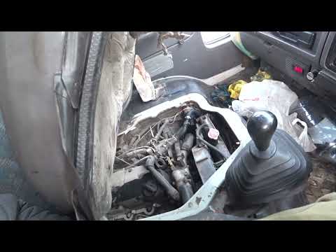 Видео: завоздушилась топливная система Nissan Atlas