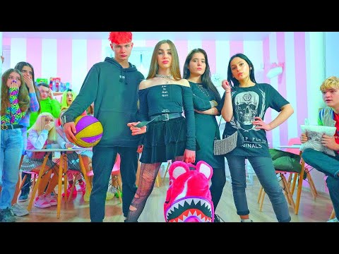 Видео: Дајана мења школска правила! | Сви су прешли на Дајанину страну!