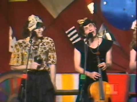 Видео: КВН В джазе только девушки КиВиН-1993 Воронеж.wmv