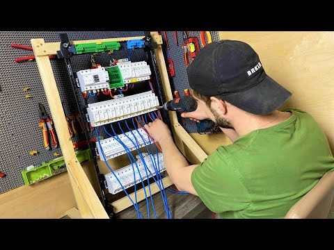 Видео: Сборка электрощита для квартиры на раме