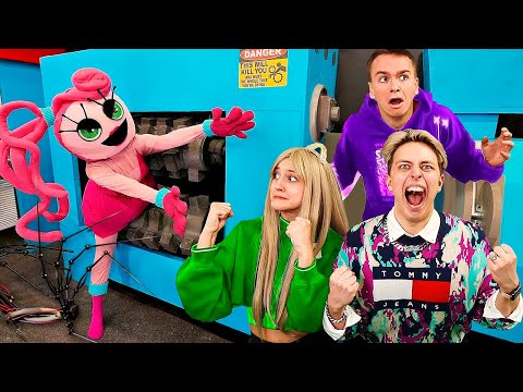 Видео: Poppy Playtime в Реальной Жизни - Мама Длинные Ноги ** поймали в ловушку **