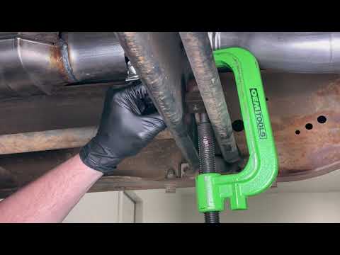 Видео: Снятие торсионной балки на автомобиле Chevy 1500 OBS 88-98 годов выпуска