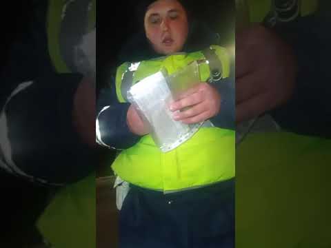 Видео: не знает статьи по каким работать должен и ищет их в интернете  !!!