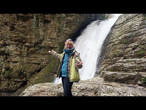 Видео: На весну в Абхазию, день 122, часть 2. Ольгинские водопады