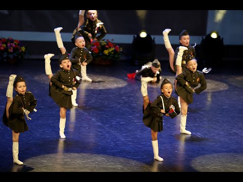 Видео: "По берлинской мостовой", театр "Щелкунчик". "Along the Berlin Pavement", the Nutcracker Theater.