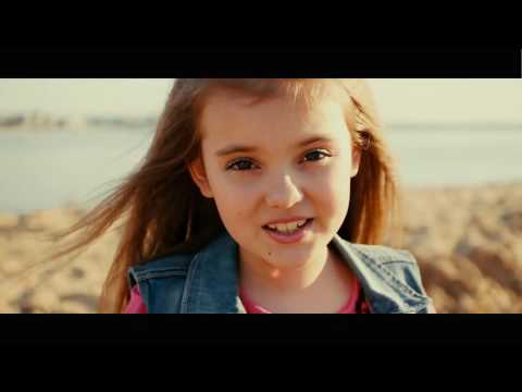 Видео: "Ты звезды зажигай" поет Кузина Полина