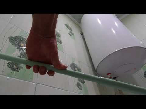 Видео: Как установить карниз для штор в ванной