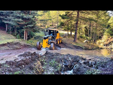 Видео: Как я осушил небольшую плотину с помощью грейдера Deere 670 #грейдер #автогрейдер #johndeere