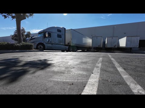 Видео: Обычный рейс но.....(грузоперевозки на грузовиках по Америке)