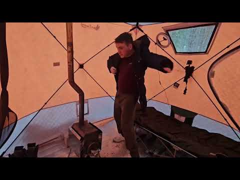 Видео: "Зимняя романтика: Ночёвка в зимней палатке(мир кемпинг 2017) с печкой пешехонкой(15 литров объём)