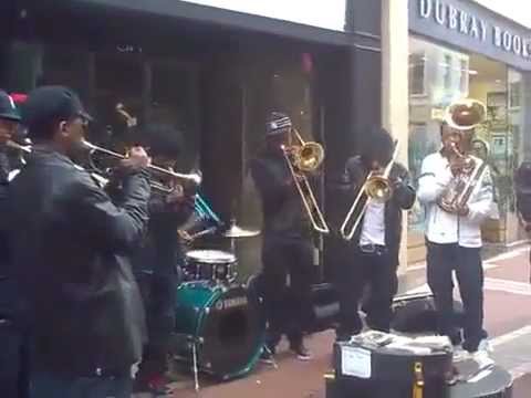 Видео: Бруклинские гэнгста-трубачи дают жару.mp4