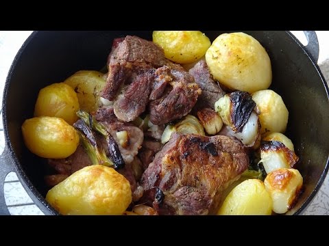 Видео: Мясо "из под сача": черногорское блюдо. Свинина на углях. Что приготовить на даче.